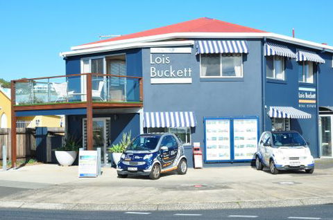 Lois Buckett Real Estate - Australian Directory 1