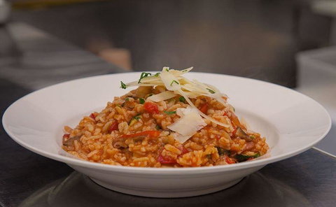 Magna's On Main - Australian Directory 13