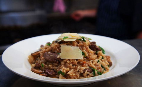 Magna's On Main - Australian Directory 14