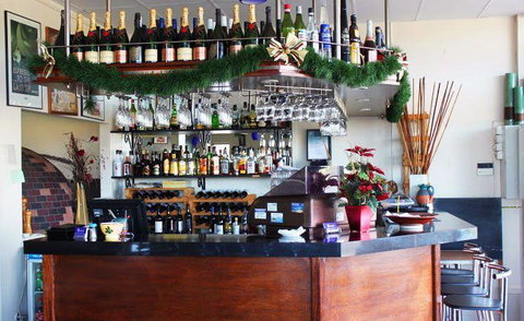 Magna's On Main - Australian Directory 2