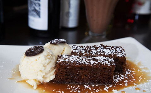 Magna's On Main - Australian Directory 8