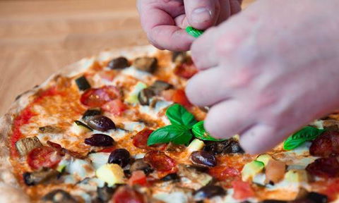 Bonnie And Clydes Pizzaria - Australian Directory 4