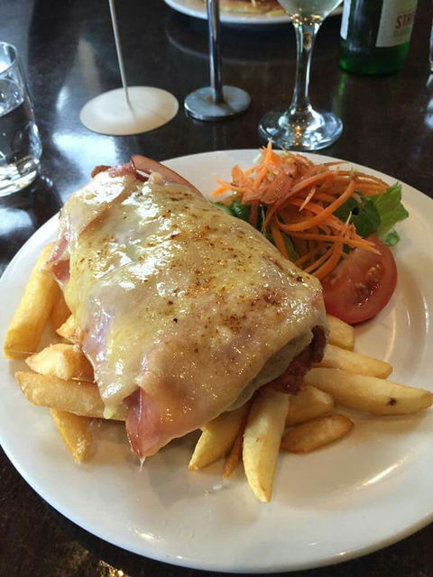 The Apple Tree Inn - Australian Directory 1