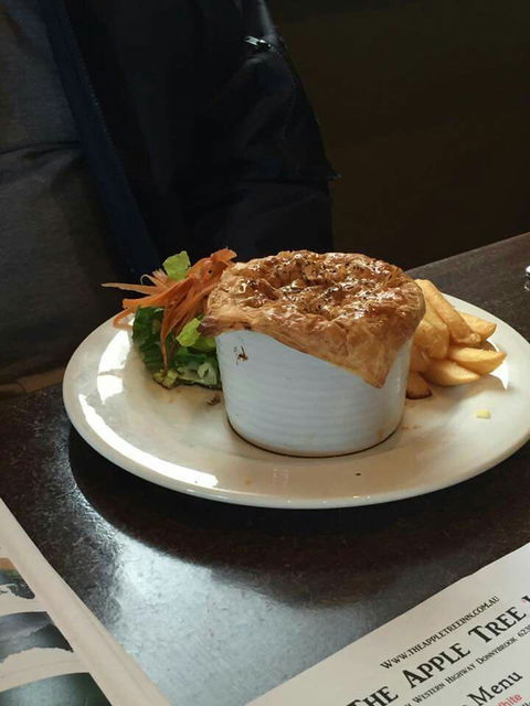The Apple Tree Inn - Australian Directory 2