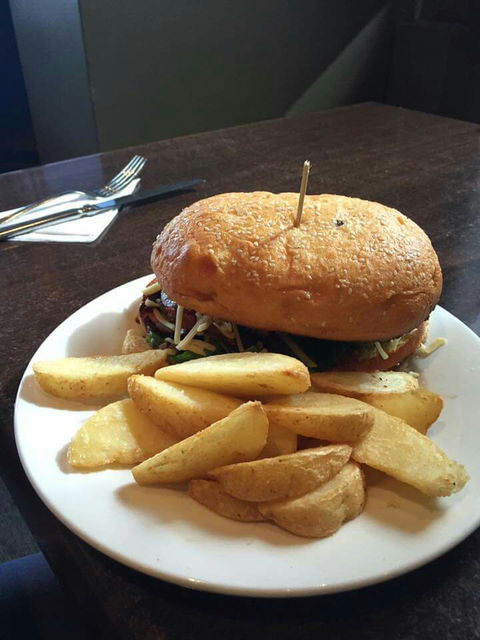The Apple Tree Inn - Australian Directory 3