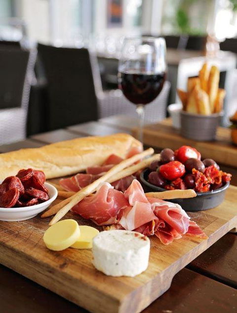 Tradewinds Bar & Bistro - Australian Directory 2