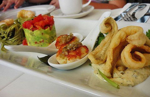 Flutes Restaurant - Australian Directory 7