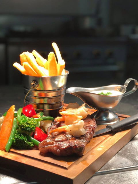 Barrel And Cruse Bistro - Australian Directory 11