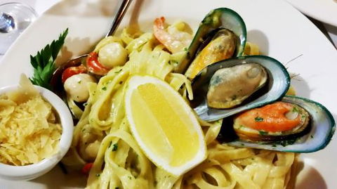 Hamers Hotel Bar And Grill - Australian Directory 0