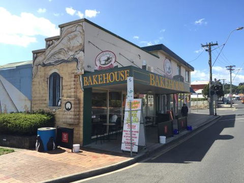 Penguin Country Bakehouse - Australian Directory 0