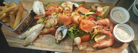 The Fox & Hounds Inn Restaurant - Australian Directory 0