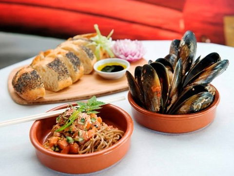 The Kermandie Waterfront Hotel - Australian Directory 0