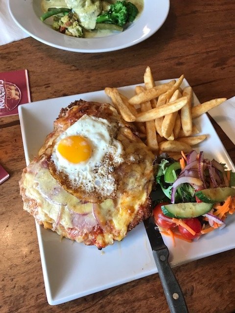 Red Roof Bar & Grill - Australian Directory 3