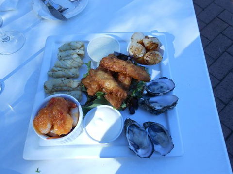 Broadwater Beach Bar & Restaurant - Australian Directory 0