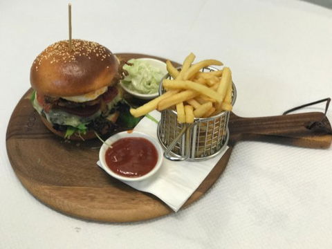Spinnakers Restaurant - Australian Directory 0