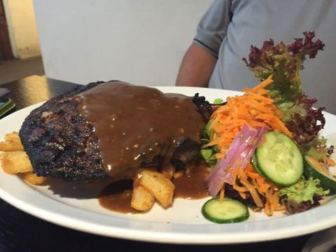 Plough And Harrow Pub And Restaurant - Australian Directory 0