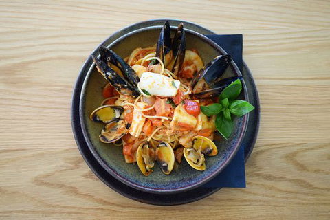 Sneaky's Restaurant - Australian Directory 0