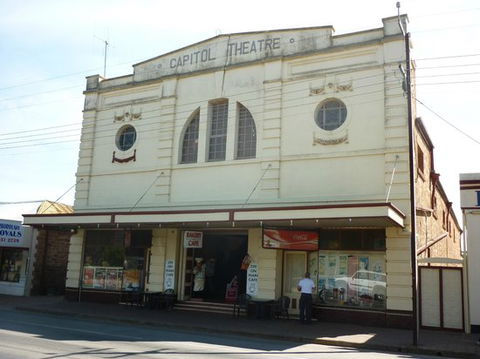 229 On Main Cafe - Australian Directory 0