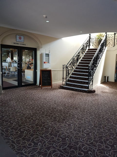 Berri Hotel Bistro - Australian Directory 11