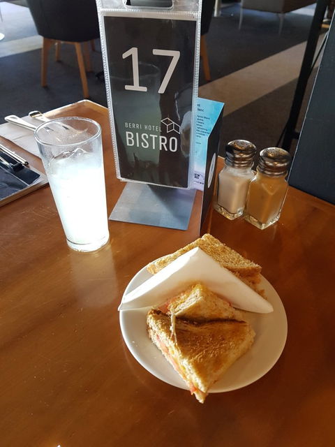 Berri Hotel Bistro - Australian Directory 2