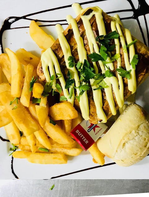 Clare Castle Hotel Restaurant - Australian Directory 3