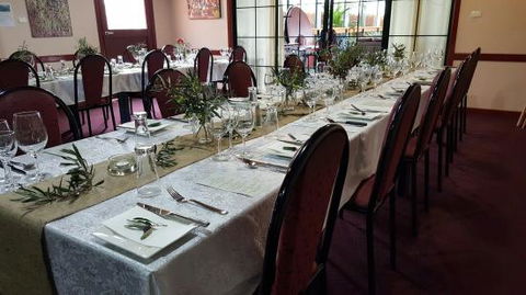 Tumby Bay Hotel Restaurant - Australian Directory 0