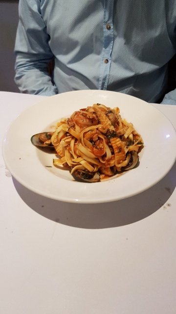 Mano's Paradise Point - Australian Directory 1