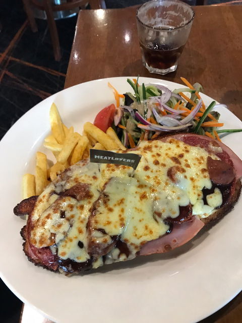 Capalaba Tavern - Australian Directory 5