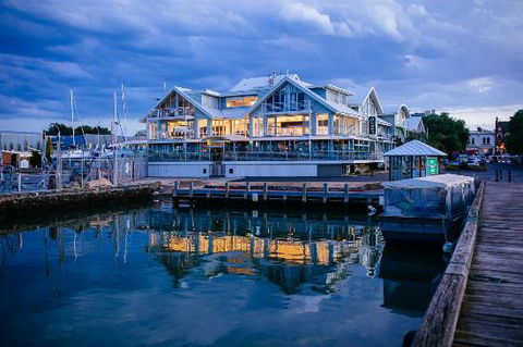 Pelicans Landing - Australian Directory 0