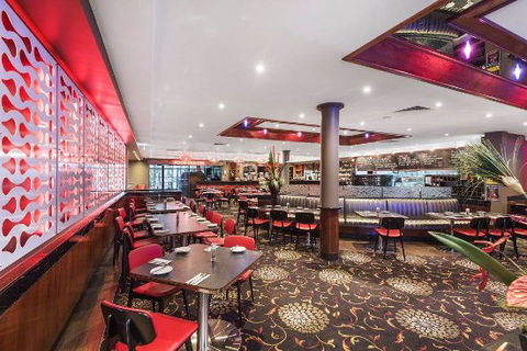JBJ's Restaurant & Bar Taylors Lakes Hotel - Australian Directory 0