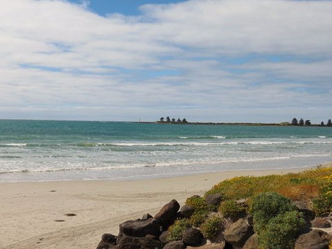 Charlie's On East - Australian Directory 0