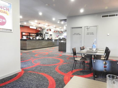 Drouin Family Hotel - Australian Directory 0