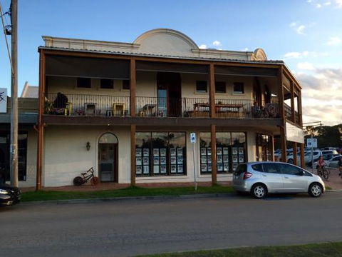 Mr Curtis - Australian Directory 0