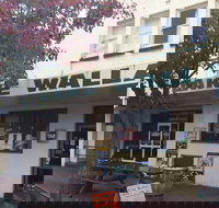 Lake Wallace Hotel - Australian Directory