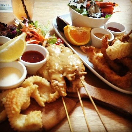 The Lakes Hotel - Australian Directory 0