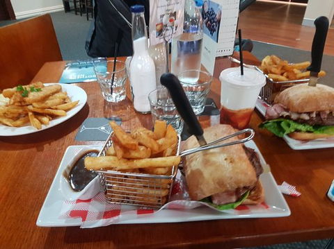 Forbes Services Memorial Club - Australian Directory 0