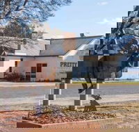 Pretty Pine Hotel - Australian Directory