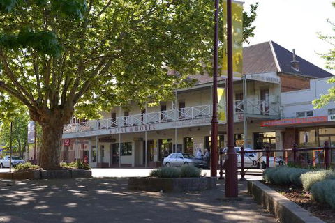 Royal Hotel Restaurant - Australian Directory 0