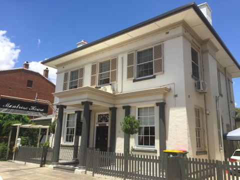 Montrose House On Riverbank - Australian Directory 0