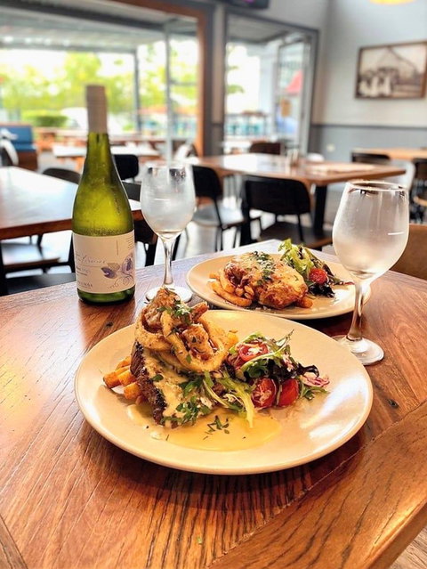 Commercial Hotel Redbank - Australian Directory 1