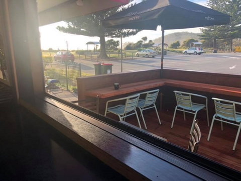 Surf Beach Cafe - Australian Directory 2