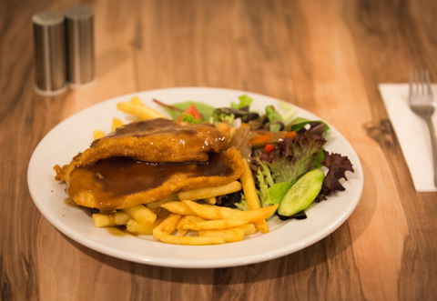 Central Hotel Cootamundra - Australian Directory 1
