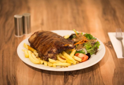 Central Hotel Cootamundra - Australian Directory 2
