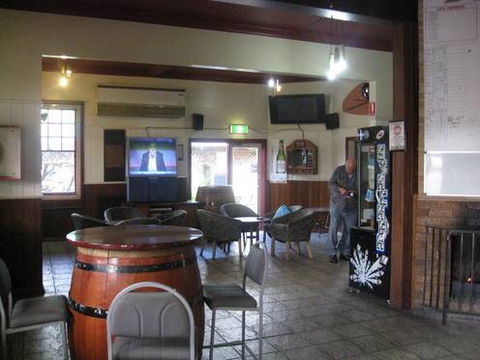 Erringhi Hotel - Australian Directory 0
