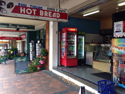 Phu Thuan Hot Bread - Australian Directory 0
