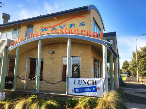 Waves Cafe, Bar And Restaurant - Australian Directory 2