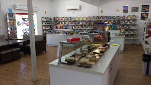Mogo Fudge And Ice Cream /  Courtyard Cafe / Lots Of Lollies Mogo - Australian Directory 2