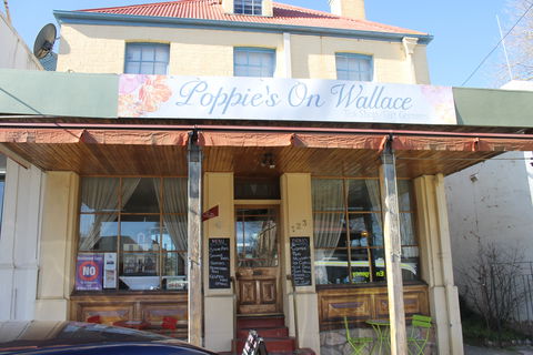 Poppies On Wallace - Australian Directory 1