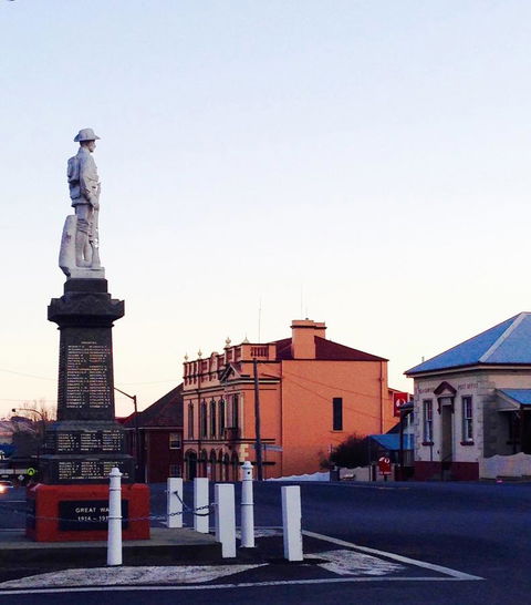 Wallace Lodge - Australian Directory 9