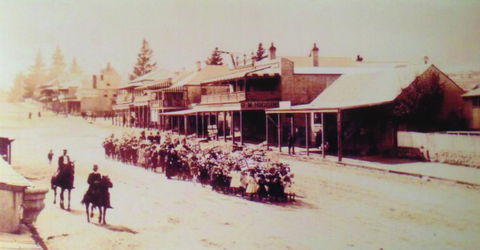 Wallace Lodge - Australian Directory 8